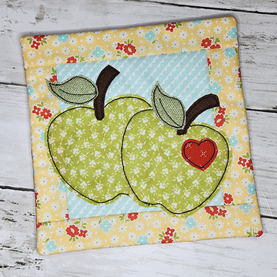 ITH mug rug apple